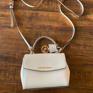 Micheal Kors preowned bag used. pink